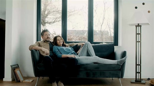 Adu confortul desăvârșit acasă cu sistemele radiante prin suprafețe de la REHAU Building Solutions! Temperatura se distribuie uniform, aerul rămâne curat fără praf, iar spațiul din cameră rămâne liber. Nu mai ai nevoie de calorifere care să ocupe pereții sau să limiteze designul interior. În plus, termostatele inteligente NEA Smart 2.0 îți adaptează temperatura optimă în fiecare cameră, automat și eficient. Mai multe detalii 👉🏻 https://cutt.ly/vrMHQAth #REHAUBuildingSolutions #BuildingSolution