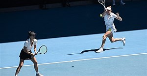 謝淑薇攜比利時搭檔澳網女雙封后 大滿貫第8冠到手[影] | 運動 | 中央社 CNA