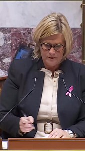 🚨 Lisez bien : La suppression annoncée de la CVAE est un braquage de l’argent des français. C’est écrit noir sur blanc dans tous les documents budgétaires, cet impôt n’est en réalité pas vraiment supprimé, car cette baisse d’impôt est compensée. Il s’agit d’un transfert de la charge de l’impôt. C’est-à-dire que cet impôt ne pèsera certes plus sur les épaules des grandes entreprises, mais il pèsera désormais sur les épaules des consommateurs français, de TOUS les consommateurs français, des clas