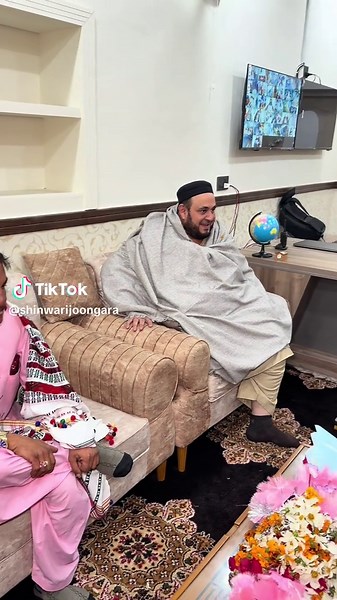 Wawa Khan and Friends in Shinwari Joongara