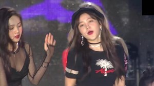 【红贝贝2首经典歌曲串烧舞台】 Red Velvet- Bad boy + Red flavor + 红毯采访 高清现场live