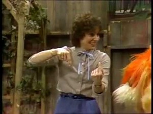 Classic Sesame Street: Delivering the Mail / Linda's Sign Language Tricks (1982)