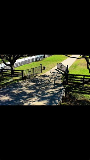 Here’s the problem. Many people think custom gates are only for ranches. The truth. A well-designed gate works for homes, acreage, businesses, and neighborhoods. The solution. We design entrances to match the location and the style of the property. The benefits. • Improved security • A stronger first impression • Daily convenience with automation What you achieve is an entrance that fits your place perfectly and works the way you need it to. #DrivewayGates #CustomEntrances #GateDesign #TexasBuil