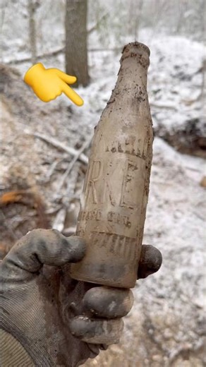 Exposed LOADS of OLD Antique Finds Buried DEEP - Bottle Digging Canada 🔥 #shorts #vintage #history
