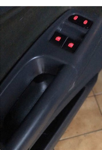 Trocando puxador de porta do Gol G5 . . . . . . . . . #gol #vw #porta #golg5 #puxador