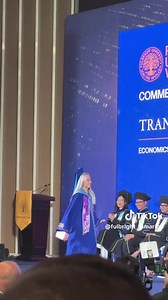 Các tân cử nhân của Đại học Fulbright Việt Nam lên nhận bằng thế nào? 🤣😍 How did the Fulbright newly graduated students walk the stage of their Commencement? 🤣😍 #fulbrightuniversityvietnam #fulbrightco23 #fulbrightsfirsts #fulbrightcommencement2023 #commencement2023 | Fulbright University Vietnam