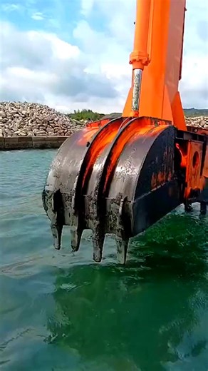 Real Engineerings | Engineering & Technology & Gadgets & DIY on Instagram: "🚧 follow us ☝️ ________________________________________ 💓 Double Tap If You Like This 🔔 Turn On Post Notifications 🔖 Tag Your Friends ________________________________________ #civilengineering #civilengineer #concrete #buildings #construction #building #engineer #engineering #columns #architecture #architect #architecturelovers #architects #architectural #interiordesign #interiordesigner #interior #interiors #engenha