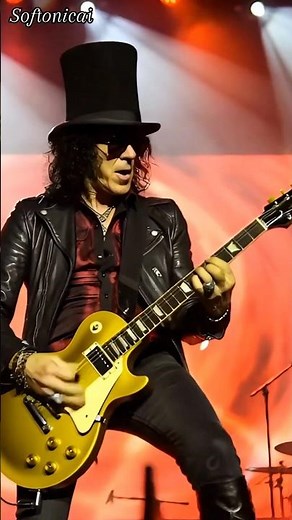 You Won’t Believe This Street Guitar Performance 🤘 - Gnr Style - #slash #gnr #guitarist