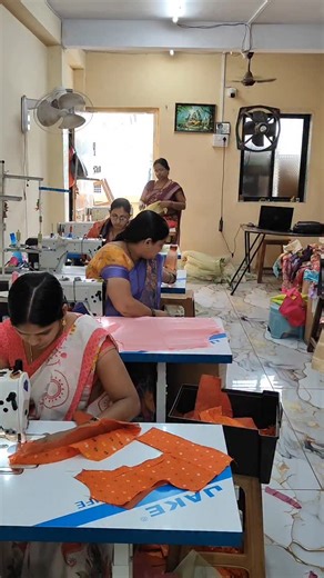 Katla Ramadevi on Instagram: "Vammo aarthi english lo vrasindi😱🫣🫢"