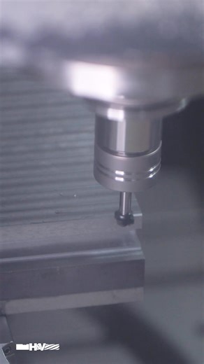 Did you know what corner rounding cutters are used for? 🤔 Corner rounding cutters (H&V naming: Roundmaker) are used to create radii on workpiece edges and to round off contours. They are not only used in metalworking, especially in mould making, but also in woodworking by carpenters and furniture manufacturers. A forward and backward corner rounding cutter has the advantage that it cuts forwards and backwards and can therefore round off workpiece edges on both the front and back. ✨🧐 They are a