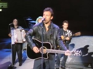 "I Ain't Got No Home" canción de Woody Guthrie versionada por Springsteen en estudio a finales de 1987 o principios de 1988 y lanzado el 23 de agosto de 1988 en el álbum de varios artistas Folkways: A Vision Shared - Un tributo a Woody Guthrie And Leadbelly . La canción presenta a Bruce Springsteen en guitarra y voz, Roy Bittan en órgano y Nils Lofgren en guitarra.El álbum incluye canciones de Woody Guthrie y Lead Belly, interpretadas por destacados artistas de música folk, rock y country, como 