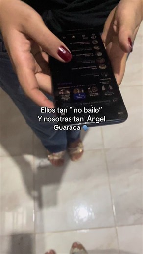 Ellos tan 'no bailo' y nosotras tan Ángel Guaraca - baile de carnaval