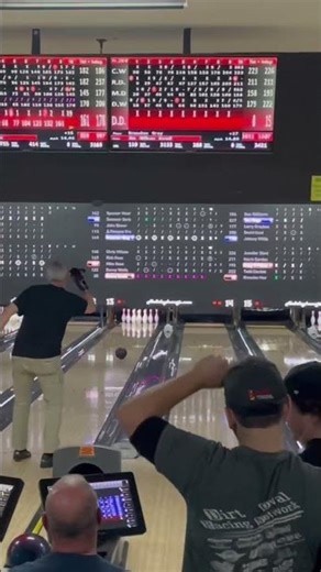 DANNY DAVIS TRYING FOR 10 STRIKES IN A ROW AND THIS HAPPENS, SPLIT LEAVING HIM WITH A 262 GAME