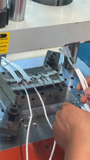 Fast charging cable (@charging.king)’s videos with Swear By It - Chris Alan Lee