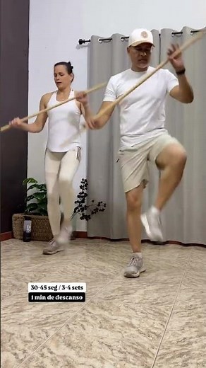 Ejercicio +40 🧹 con palo de escoba 👉 fuerza, equilibrio y movilidad en casa