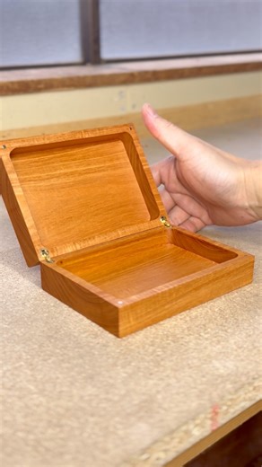 #woodworking Routing into a board can feel tricky, right? But actually, there’s an easy method like the one I showed in this video. Even if the center is slightly off, it’s not a problem. The key point is to go deeper little by little 👍 I post short videos every day! Please give it a thumbs up and subscribe to my channel 🙇 | ティーダブリューシーデザイン/TWCDesign