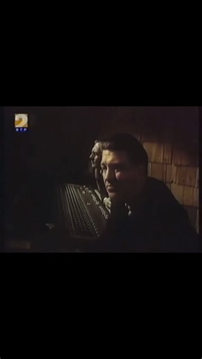 David Lynch and Julee Cruise recording the song "Floating", 1988. Sure they are together somewhere 💔 #davidlynch #twinpeaks #juleecruise | Universo David Lynch