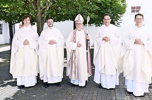 Priesterweihe in Rottenburg: Großer Tag für Max Hantke - Esslinger Zeitung