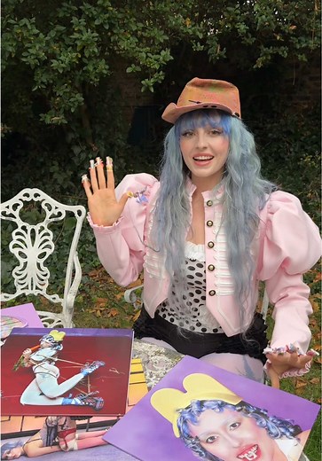 Ashnikko's New Album 'Smoochies' Overview