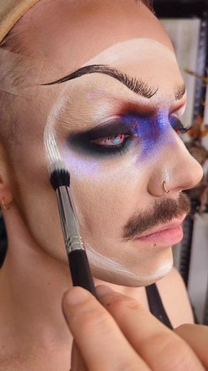 Cabaret-Inspired Makeup Tutorial for Creative Looks