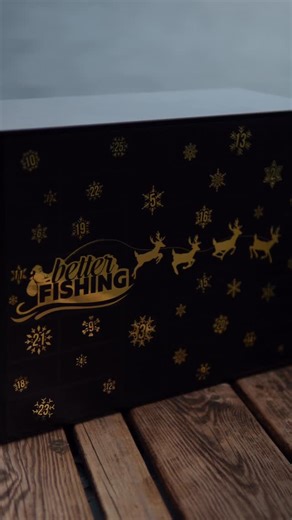 Angeln Maximal on Instagram: "Da ist er, unser Better Fishing Adventskalender 2025! ➡️ 24 Marken ➡️ 25 Sonderfarben ➡️ 15 Hardbaits ➡️ Golden Tickets wie Ruten, Rollen, Guidings, Belly Boote usw. ➡️ Über 300€ Warenwert ➡️ 25. Türchen im Wert von 20€ mit dem Code MAXIBOOST gratis Die letzten Jahre waren wir immer ausverkauft, seid also schnell und sichert ihn euch auf betterfishing.de . #betterfishing #adventskalender #angeln"
