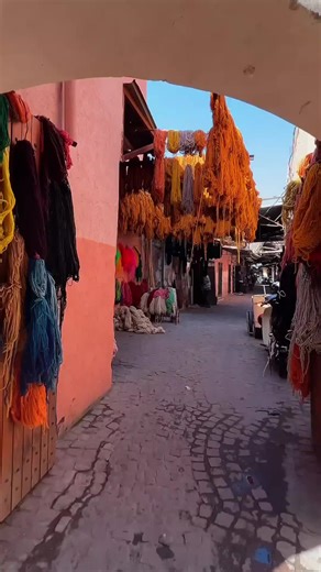 Old souk of Marrakech🇲🇦 #marrakeshnightmarket #marouecos🇪🇸🇲🇦 #marokko #marrakesh #essaouira_maroc #shakira #marrakeshfamilyrestaurant #moroccoo #fypシ #viralvideo #essaouira_mogador #ilovemarrakech #tiktoktravels #tiktoktravel #tiktoktraveling #videotravel