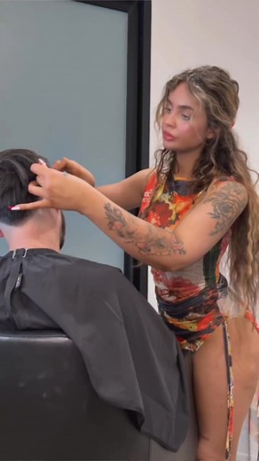 Evana Maria | Viral Female Barber Cutting Colombia’s #1 Haircut!🇨🇴 Watch the talented Evana Maria, Colombia’s viral female barber, create the most popular haircut trending in Colombia 🇨🇴! ‎This transformation is sharp, clean, and 🔥—no wonder it's blowing up! Evana Maria barber ‎ ‎Female barber Colombia ‎ ‎Viral haircut Colombia ‎ ‎Trending haircut 2025 ‎ ‎Colombian barber style ‎ ‎Popular Colombian haircut ‎ ‎Hair transformation female barber ‎ ‎Barber fade Colombia ‎ ‎Woman barber viral ‎ 