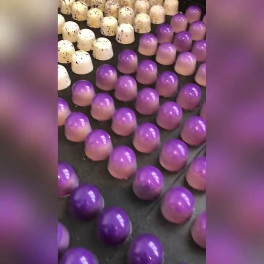 HOW-TO make filled chocolates yourself.
