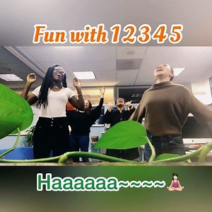 .⁠ 【Fun with 12345!】⁠ .⁠ .⁠ Warm-up don’t only mean warming up your vocal folds with vocal exercises. It’s equally important to warm up your body. And sometimes, trying fun stuff like this with your whole group is the best way! What are some of your favorite warm up that include movement? They can be totally random 😂⁠ ⁠ Share the warm up and tag us! ⁠ .⁠ .⁠ .⁠ ⁠ @annette_philip⁠ @earthsinger_ayumiueda⁠ @deboraymusic⁠ @nmrk_gio ⁠ .⁠ . ⁠ .⁠ #womenoftheworld ⁠ #warmupwednesday⁠ #singersfromworld⁠ 
