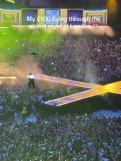 Chris brown 🫶🏻 #chrisbrown #tottenhamstadium #chrisbrownofficial #chrisbrowntransition #breezybowl #tottenhamhotspur