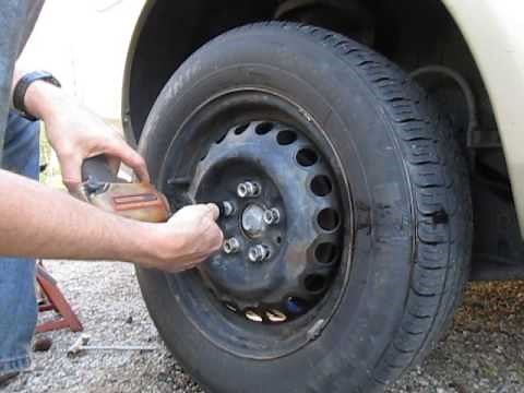 Properly tighten lug nuts with pneumatic impact gun