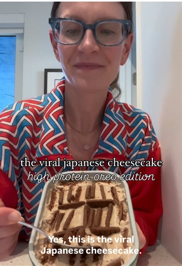 HIGH PROTEIN OREO EDITION when i saw the viral japanese cheesecake all over my feed, i knew i had to try it for myself while it didn't taste exactly like cheesecake, my high protein oreo version did not disappoint! and with 79g of protein, you can't go wrong makes ~4 servings (just under 20g of protein per serving), but maybe more like 2 if you're like me and keep going back for “one more” bite YOU NEED (use organic ingredients when possible) - approx 2 cups plain, full fat greek yogurt - 2 scoo