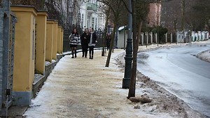 AVE čekají od Karlových Varů sankce. Neuklidila sníh z chodníků