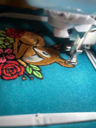 ￼ Embroidery with sewing machine, brother SE 700