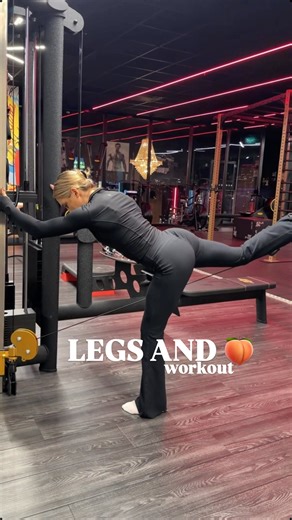 Elin Härkönen - coachelin.se on Instagram: "Ni önskade helgens 🍑-pass i flödet. Tisdagsutmaning? ✨ 10 minuter trappmaskin ✨ 10 minuter rörlighet ✨ 12x3 KB squats ✨ 12x3 framsida lår ✨ 10x3 glute abduction ✨ 10x3 glute kick-backs ✨ 20x2 glute bridge leg lift vs leg drop Kommentera TRÄNINGSPASS om ni vill ha fler pass med oss i flödet 😃 kanske ska bli en TISDAGSTRADITION? Kram #coach #coachelin #elinhärkönen #lailabagge"
