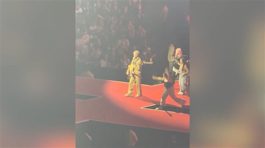 See Machine Gun Kelly fan receive gift from star after stage fall