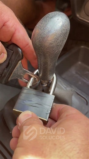 The gear shift trick that adds extra security #VehicleSafety #DIYCarHack #SmartProtection