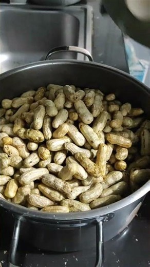 How to Cook Boiled Peanuts at Home