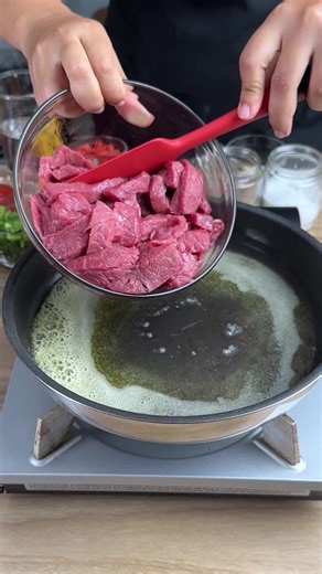 Pâtes en une seule casserole à la viande et au fromage — recette facile, rapide et crémeuse | Recettes de Grand-Mère