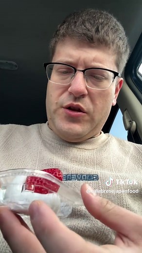 AMAZING JAPAN SWEET EDITION DAIFUKU MOCHI IS SOOO GOOD 😊 #japan #mochi #daifukimochi #daifuku #sweet #japanesecuisine #japanesefood #japanesesweets #lifeinjapan #japanlife #日本 #仙台 #foodtiktok #foodreview #japantiktok