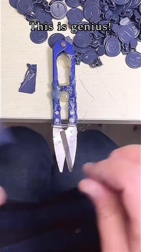 knot Master on Instagram: "Genius Hack!! Install a Zipper Pull Easily with Small Scissors✂️#reels #trendingreels #viral #instagram"