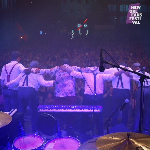 Das New Orleans Festival 2022 hat wieder einmal eindrucksvoll bewiesen: Innsbruck hat den Blues!! 💃🕺 Rund 15.000 Besucherinnen und Besucher tanzten, sangen und groovten an 4 Tagen zu feinstem Blues, Jazz, Funk & Soul. 👏 Danke für die wunderbare Musik: STB Dixie Train Marching Band, Saltbrennt, The Vintage Retards, István Bernáth & Robert Gritsch Acoustic Blues , Moreland Music, Kevin Gullage, Kevin and The Blues Groovers , Gail Anderson & Good Vibrations und die KünstlerInnen der Tyrolean Blu