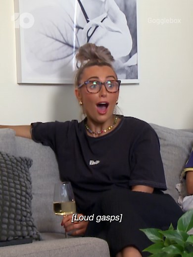 It's time to unpack at THAT bangin' retreat... 😳 #MAFS #GoggleboxAU | Stream Now on @channel10_au