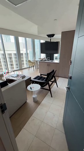 I had an amazing stay at Kimpton Epic Hotel located in the Brickell area of Miami Florida 🌴 the views, the service, the pool, the rooms. You also get $25 off spa services when you are a guest of the hotel! If you’re planning a trip to Miami, maybe think of Kimpton for your travel stay 🙂‍↔️ #miamihotel #miami #brickellmiami #brickellcitycenter #kimptonhotels