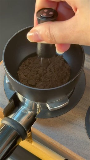Don’t ignore this small but crucial step when making espresso!🥰 #coffee #CoffeeTime #espresso