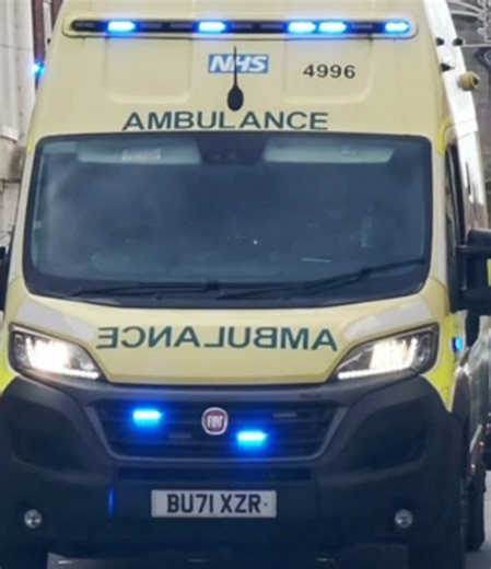 X1 (21 plate) #WMAS Fiat ducato responding through warwick #fyp #foryoupage #ambulance #fiatducato