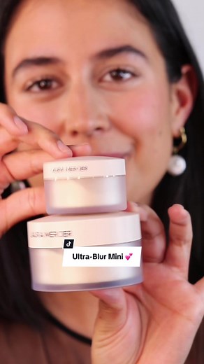 Calling all UK Mercier Muses! 🇬🇧 Our cult-favorite Translucent Loose Setting Powder Ultra-Blur is now available in a mini size at @Boots UK, just in time for your upcoming holiday travels.