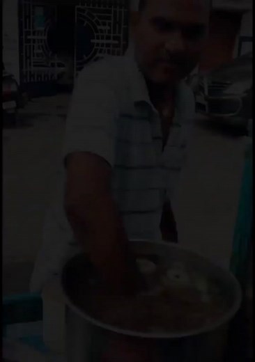 Watch divine Indian chefs show off their cooking skills 😆😆