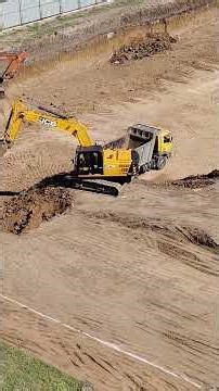 JCB Digger vs Huge Soil Pile! 🚜💥: The Building Machines
