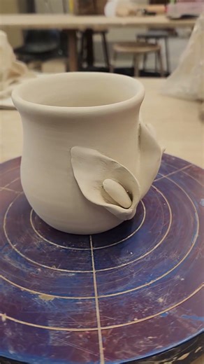 Ceramic small pot with calla lilies (bond dry) #beautiful #ceramic #cute #flowers #clayart #clay